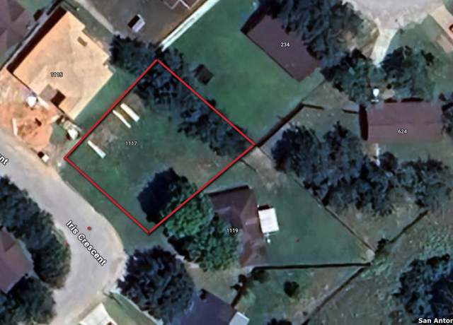 Property at 1117 Iris Cres, Floresville, TX 78114