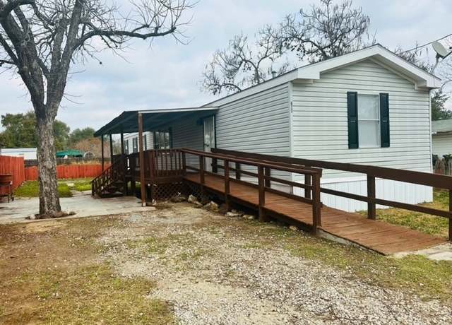 Property at 310 Duck, Pleasanton, TX 78064, 2 beds, 2 baths