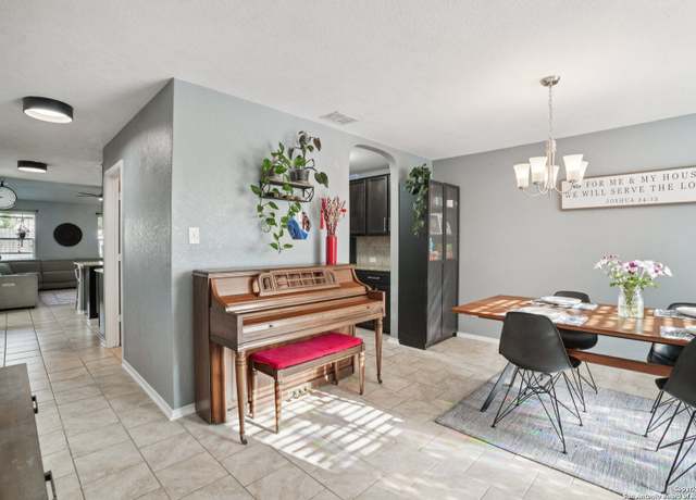 Property at 1731 Emerald Edge, San Antonio, TX 78245, 5 beds, 2.5 baths