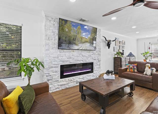 Property at 13423 Forum, Universal City, TX 78148, 3 beds, 2.5 baths