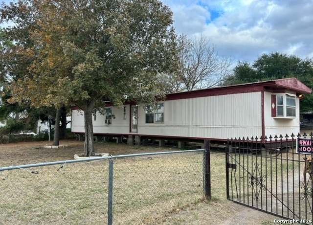 Property at 350 Palo Alto Dr, Von Ormy, TX 78073, 2 beds, 1 bath
