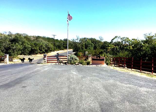 Property at 101 Stallion Estates Dr, Spring Branch, TX 78070