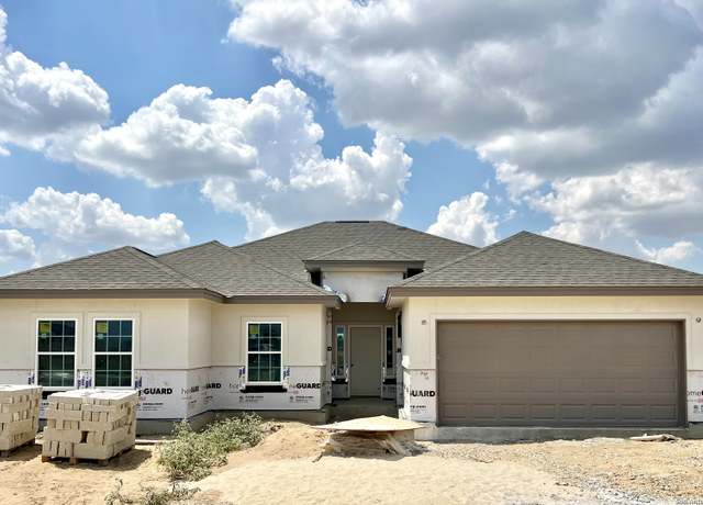 Property at 221 Colonial Ln, La Vernia, TX 78121, 4 beds, 2 baths