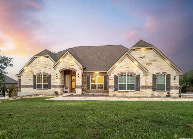 Property at 219 Roundtop Hl, Castroville, TX 78009, 4 beds, 3 baths