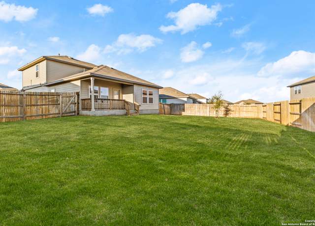 Property at 117 Hogans Aly, Floresville, TX 78114, 4 beds, 2.5 baths