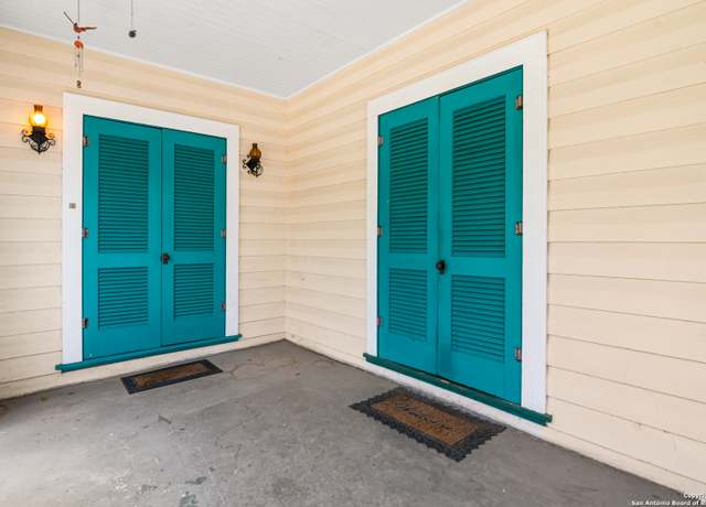 Property at 531 E Park Ave, San Antonio, TX 78212, 4 beds, 2 baths