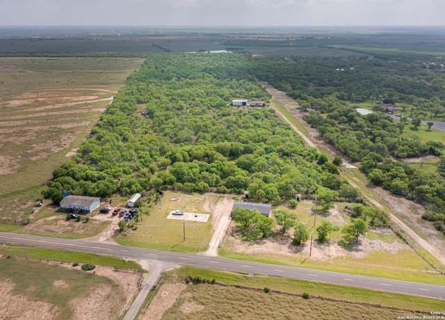 Property at 1405 Fm 478, Floresville, TX 78114, 3 beds, 2 baths