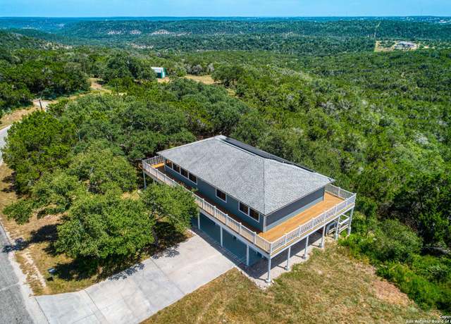 Property at 200 Cedar Park, New Braunfels, TX 78132, 4 beds, 2.5 baths