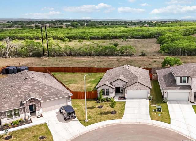 Property at 1024 Peccary Pl, Seguin, TX 78155, 3 beds, 2 baths