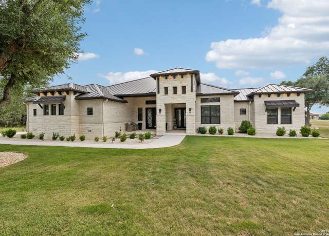 Property at 406 Arthur Ct, Spring Branch, TX 78070, 4 beds, 3.5 baths