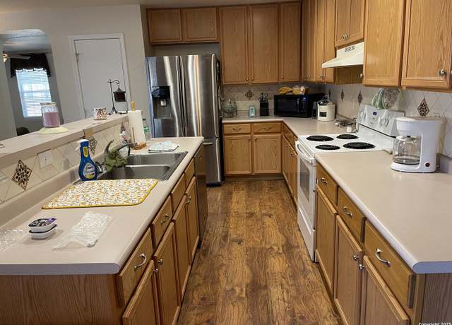 Property at 153 Springtree Pkwy, Cibolo, TX 78108-3226, 3 beds, 2 baths