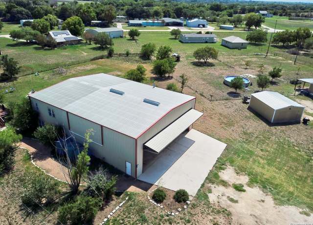 Property at 121 Pitts Ln, Marion, TX 78124-6596, 5 beds, 3.5 baths