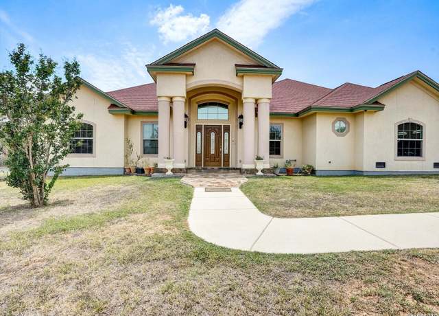 Property at 427 4th, Floresville, TX 78114, 3 beds, 2 baths