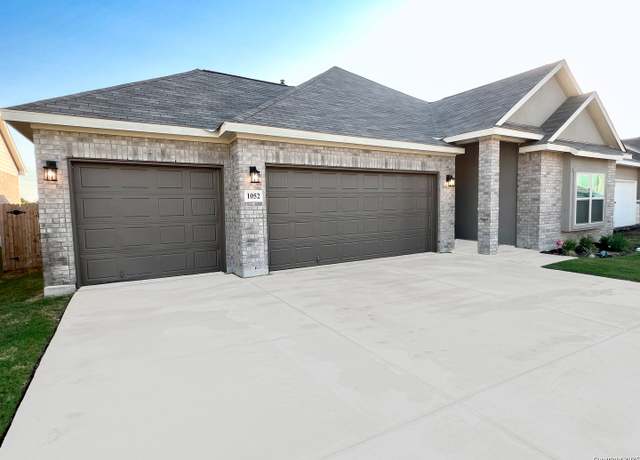 Property at 1052 Buffalo Grv, New Braunfels, TX 78130-0142, 4 beds, 2.5 baths