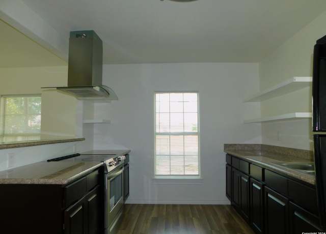 Property at 1746 E Chavaneaux Rd, San Antonio, TX 78214-3310, 3 beds, 1 bath
