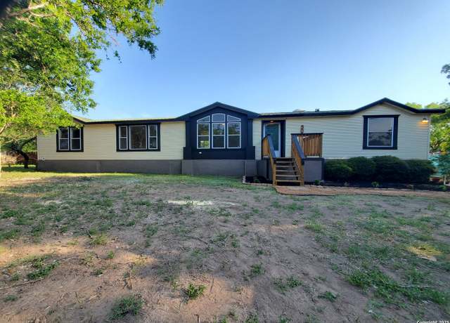 Property at 305 County Road 3821, San Antonio, TX 78253, 4 beds, 2.5 baths