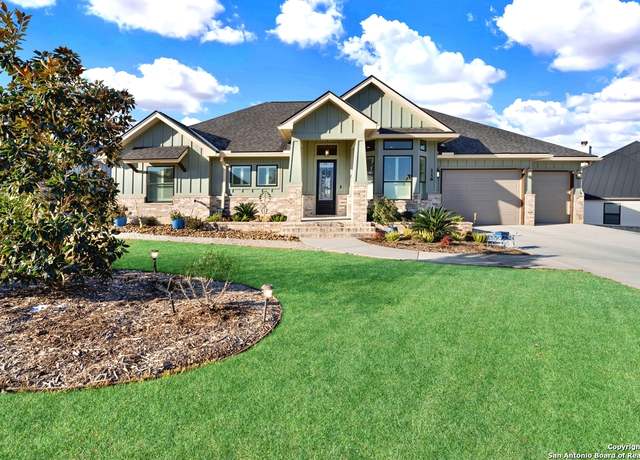 Property at 116 E Magnolia Cir, La Vernia, TX 78121, 4 beds, 2.5 baths