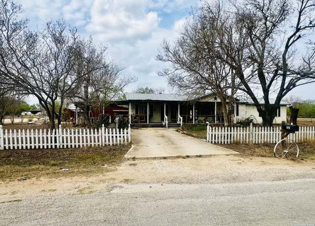 Property at 521 CR 7713 #1, Devine, TX 78016, 3 beds, 1 bath