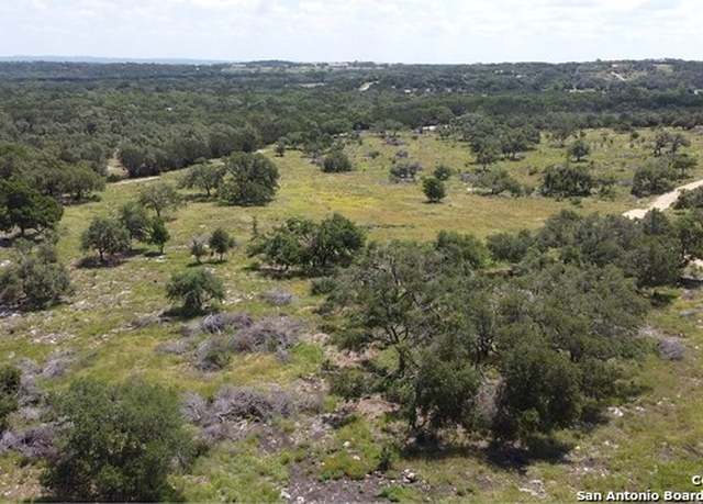 Property at 550 Windmill Ridge Dr, Blanco, TX 78606