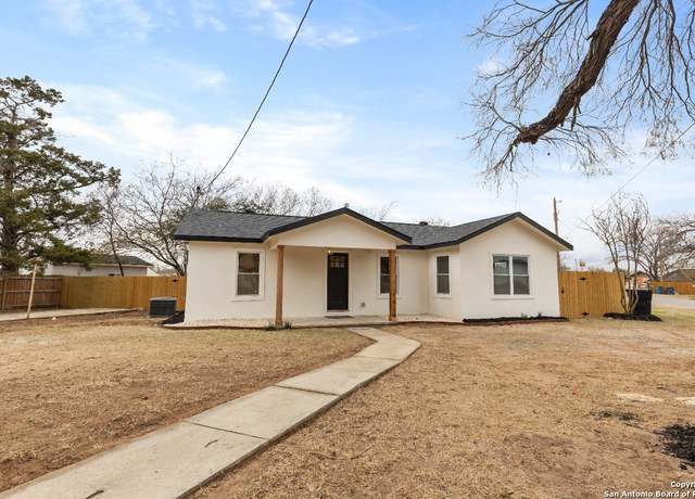 Property at 601 W Moore Ave, Devine, TX 78016-2525, 3 beds, 2 baths