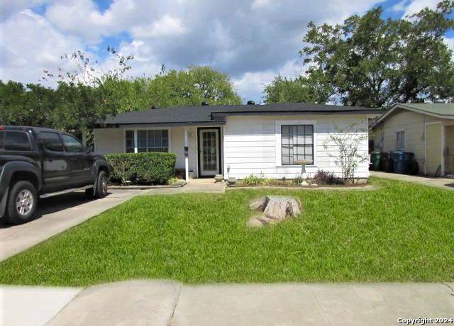 Property at 219 W Greenway Ave, San Antonio, TX 78226-1307, 2 beds, 1 bath