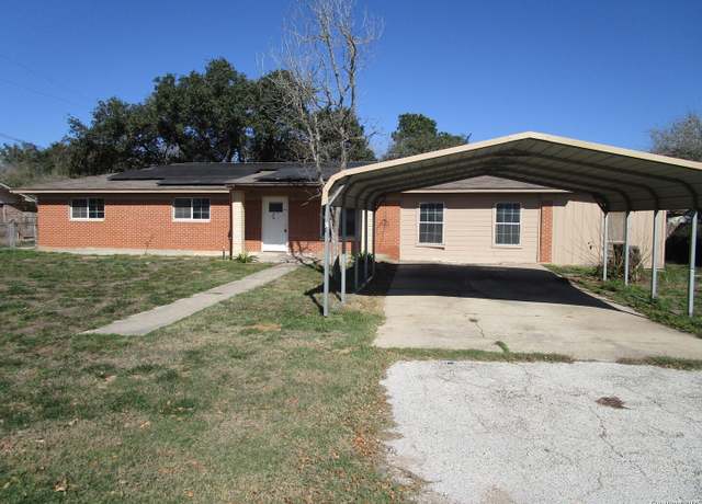 Property at 1212 W Goodwin St, Pleasanton, TX 78064-3918, 3 beds, 2 baths