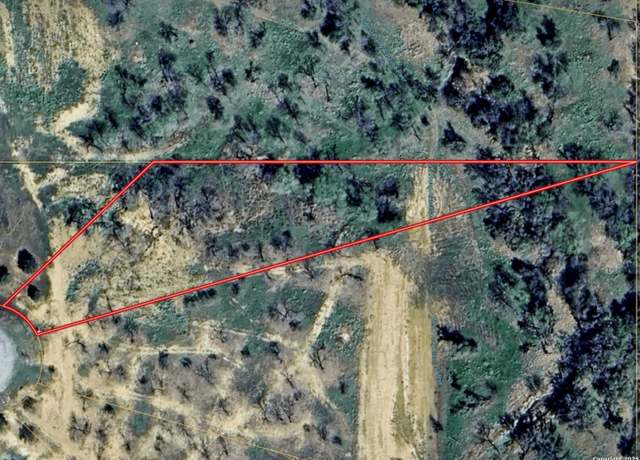 Property at 189 E Medium Meadow Dr, Lytle, TX 78052