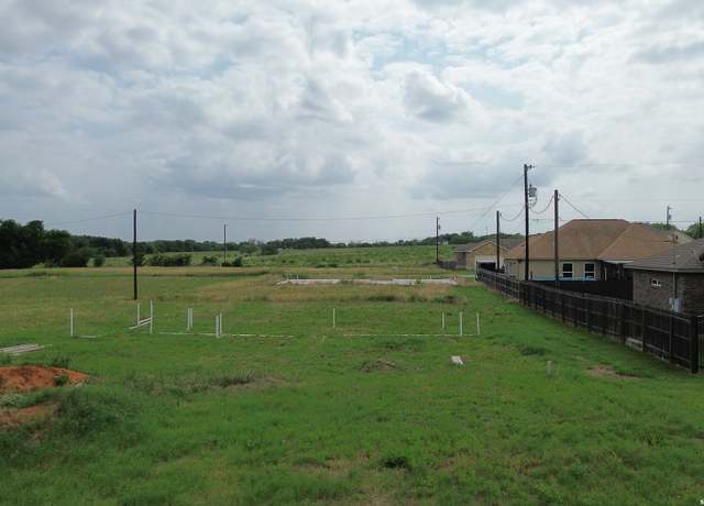 Property at 152 Parkcrest, Floresville, TX 78114