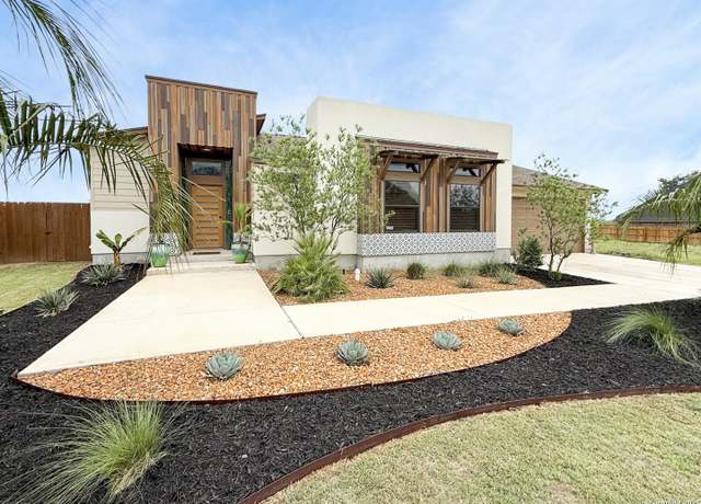 Property at 1208 Devine, Devine, TX 78016, 3 beds, 2 baths