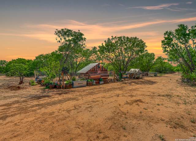 Property at 551 Pr Mia, Floresville, TX 78114