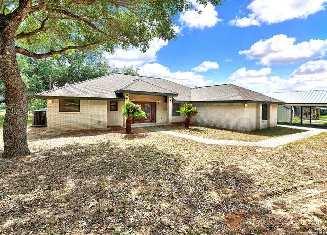 Property at 902 Eagle Creek Dr, Floresville, TX 78114, 3 beds, 2.5 baths