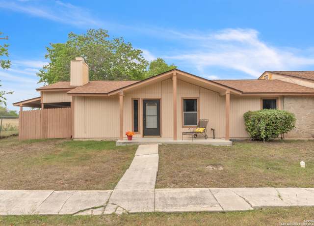 Property at 1051 Country Clb #20, Seguin, TX 78155, 3 beds, 2 baths