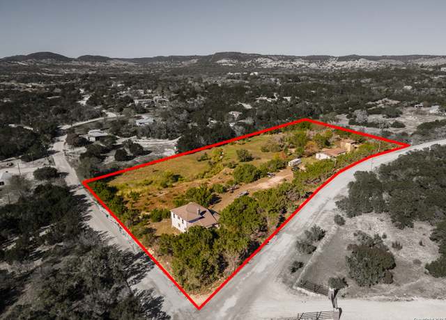 Property at 989 Oil Well Rd, Pipe Creek, TX 78063, 3 beds, 2 baths