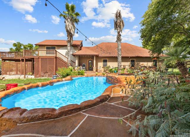 Property at 424 Homecrest Dr, La Vernia, TX 78121-4259, 4 beds, 4.5 baths