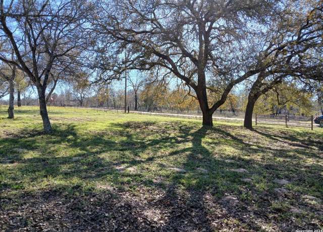 Property at 286 County Road 6876, Natalia, TX 78059
