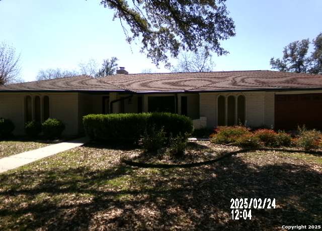 Property at 518 Sunhaven, Windcrest, TX 78239, 4 beds, 2.5 baths