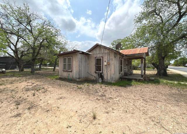 Property at 1815 14th, Hondo, TX 78861, 1 bed, 1 bath