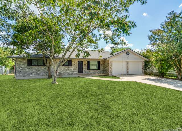 Property at 113 Oak Grv, Boerne, TX 78006, 3 beds, 2 baths