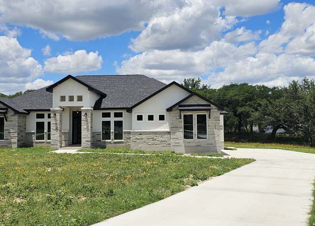 Property at 113 Hunting Ridge Dr, La Vernia, TX 78121, 4 beds, 3.5 baths