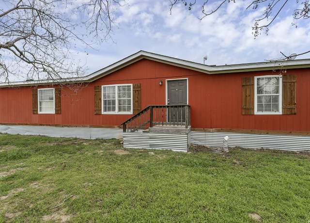 Property at 108 Oak Vw, La Vernia, TX 78121, 4 beds, 2 baths
