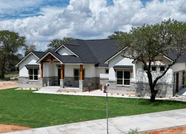 Property at 117 Pioneer Trl, Adkins, TX 78101, 5 beds, 3.5 baths
