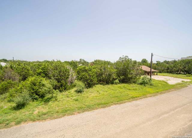 Property at 1616 Blueridge Dr, Canyon Lake, TX 78133