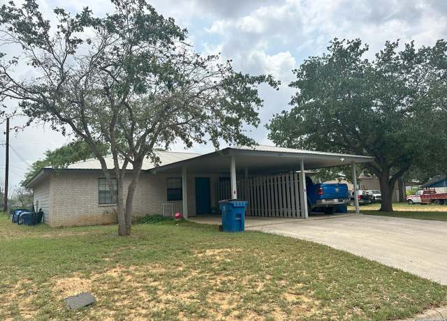 Property at 821 Nancy, Pleasanton, TX 78064, 4 beds, 3 baths