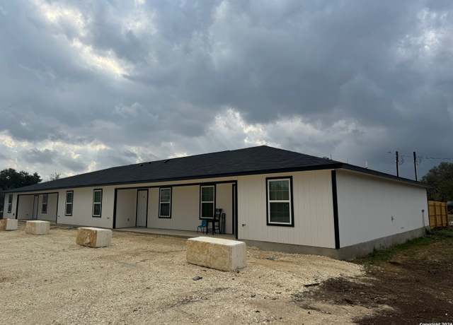 Property at 1006 County Road 4516, San Antonio, TX 78009, 12 beds, 8 baths