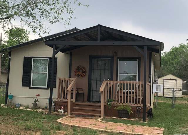 Property at 1214 Broadway, Jourdanton, TX 78026, 2 beds, 2 baths