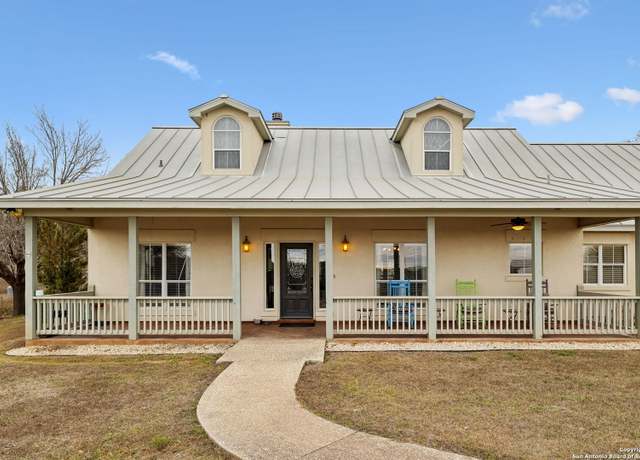Property at 817 Usener Rd, Fredericksburg, TX 78624, 4 beds, 2 baths