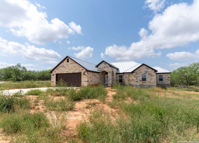 Property at 14674 Silesia Dr, St Hedwig, TX 78152, 4 beds, 2.5 baths