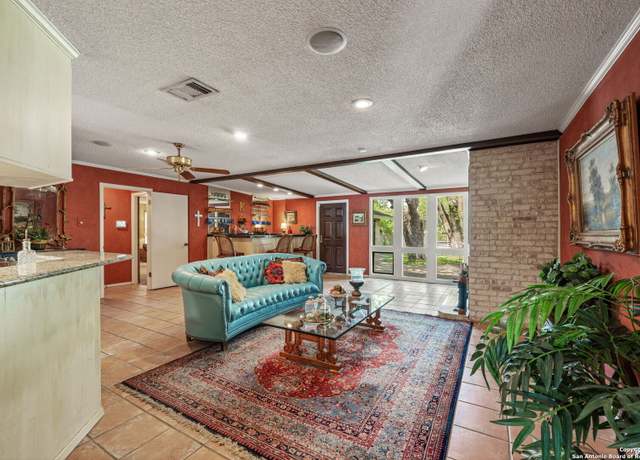 Property at 11 El Norte Cir, Uvalde, TX 78801, 4 beds, 4 baths