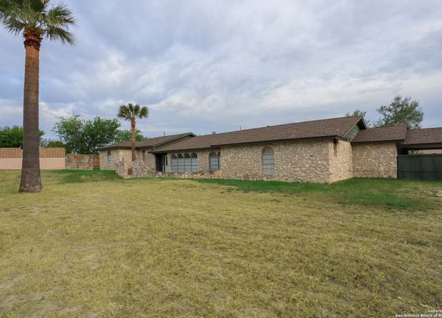 Property at 309 Meandering Way, Del Rio, TX 78840, 4 beds, 3 baths