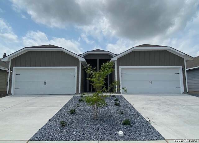 Property at 617/619 Heathers Way, Seguin, TX 78155, 6 beds, 4 baths